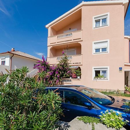 Apartments Jasmin Barbat na Rabu Екстер'єр фото