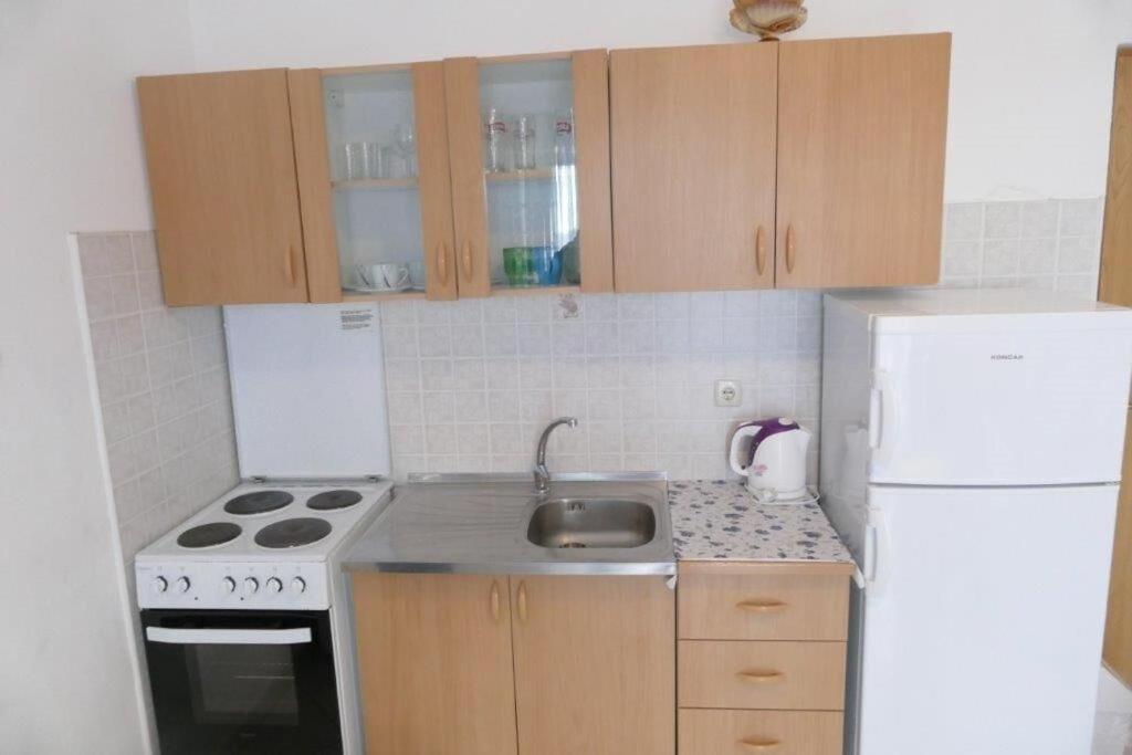 Apartments Jasmin Barbat na Rabu Екстер'єр фото