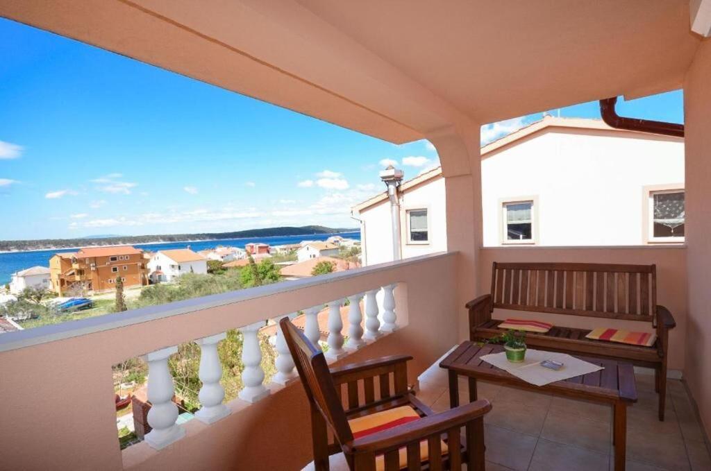 Apartments Jasmin Barbat na Rabu Екстер'єр фото