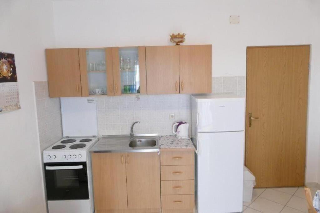 Apartments Jasmin Barbat na Rabu Екстер'єр фото