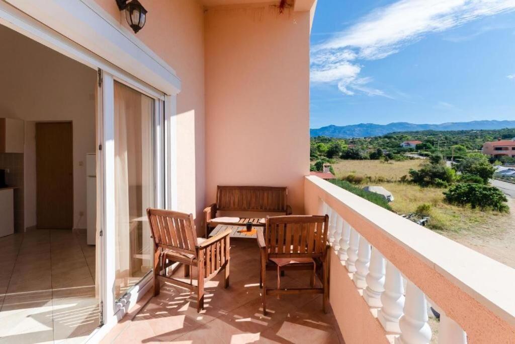 Apartments Jasmin Barbat na Rabu Екстер'єр фото