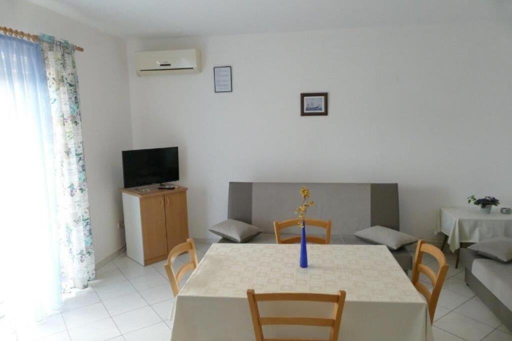 Apartments Jasmin Barbat na Rabu Екстер'єр фото