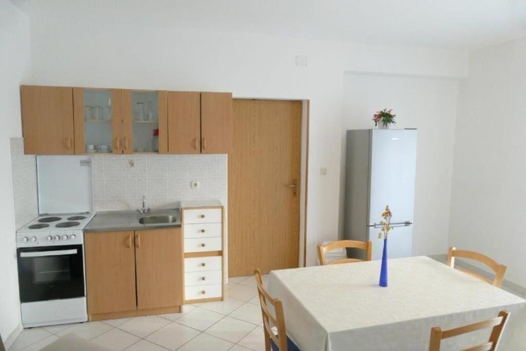 Apartments Jasmin Barbat na Rabu Екстер'єр фото