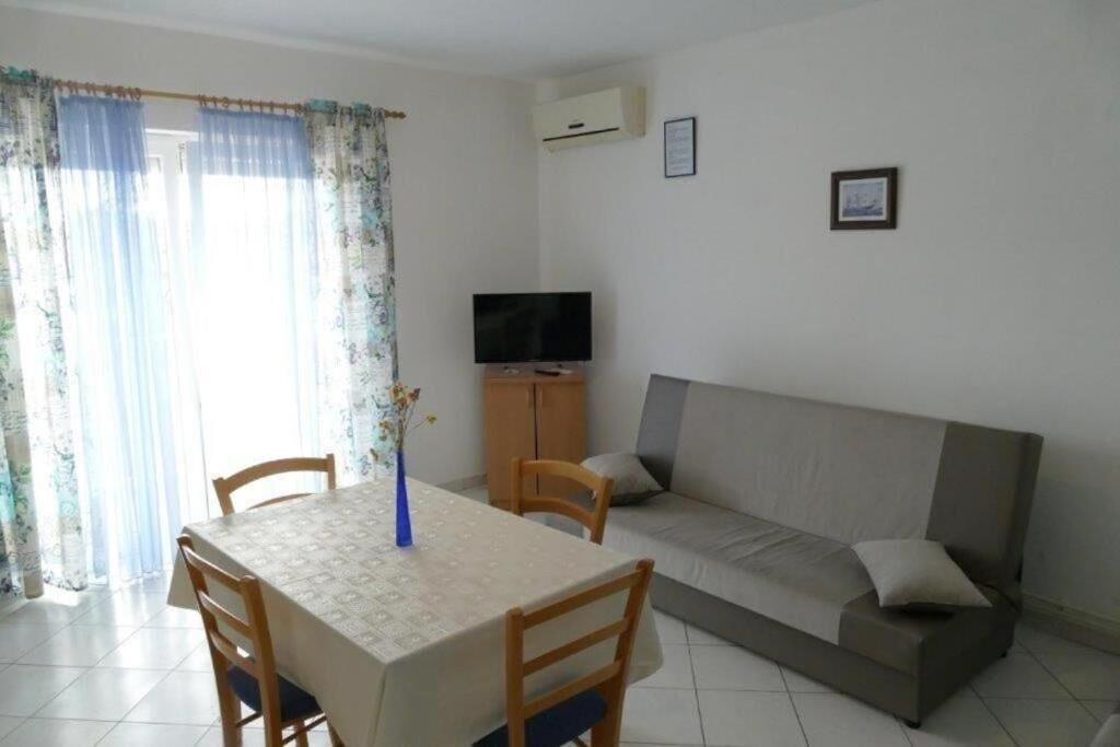 Apartments Jasmin Barbat na Rabu Екстер'єр фото