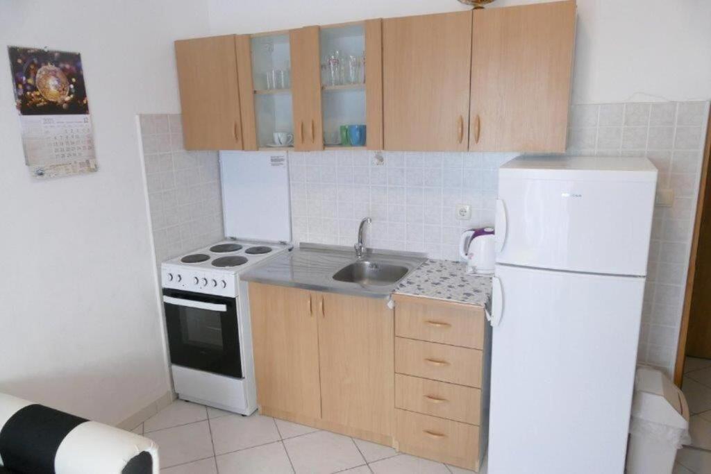 Apartments Jasmin Barbat na Rabu Екстер'єр фото