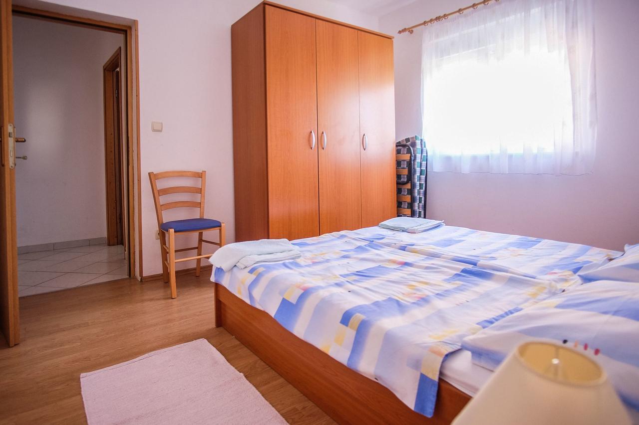 Apartments Jasmin Barbat na Rabu Екстер'єр фото