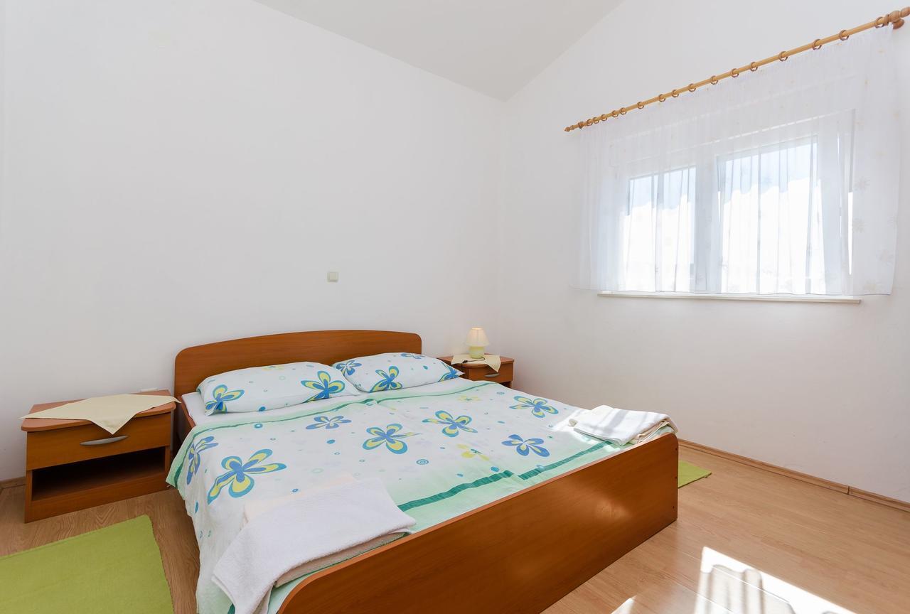 Apartments Jasmin Barbat na Rabu Екстер'єр фото