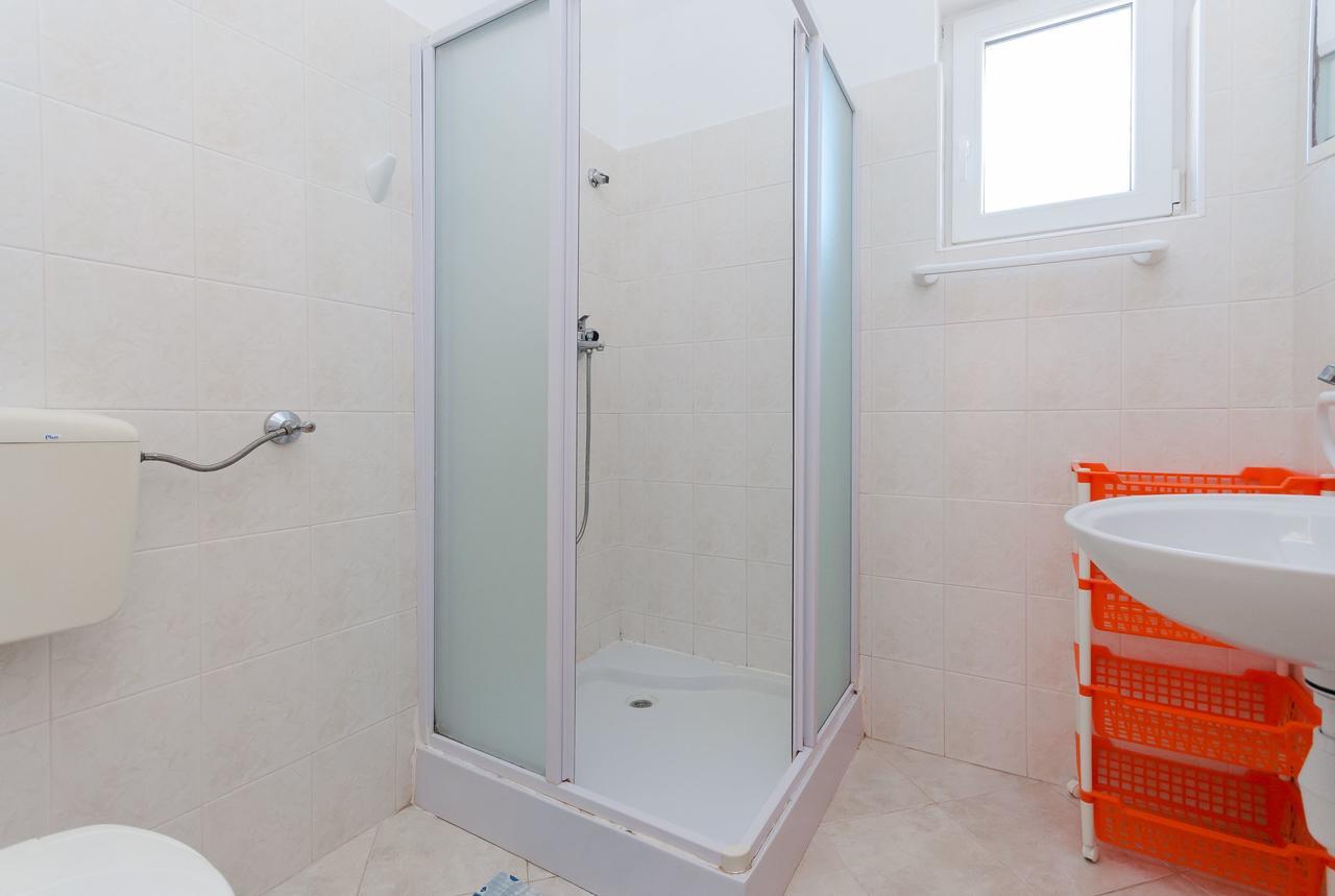 Apartments Jasmin Barbat na Rabu Екстер'єр фото