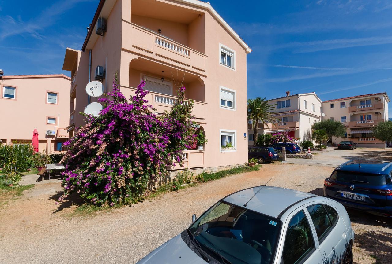 Apartments Jasmin Barbat na Rabu Екстер'єр фото