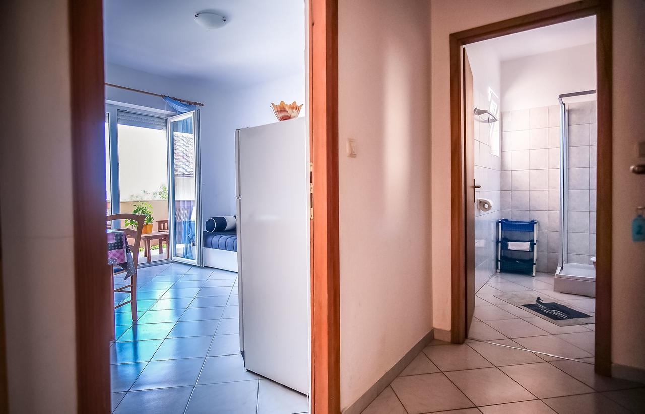 Apartments Jasmin Barbat na Rabu Екстер'єр фото
