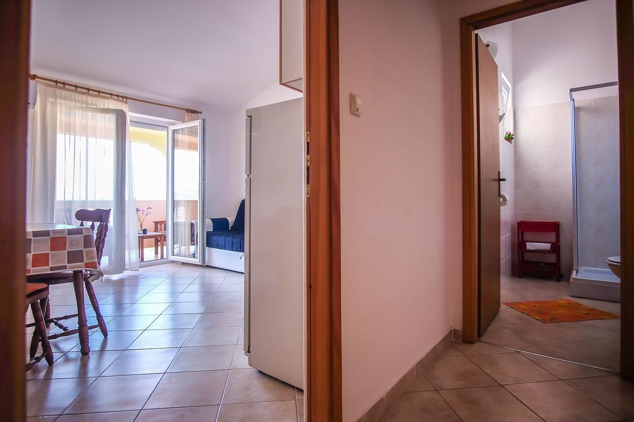 Apartments Jasmin Barbat na Rabu Екстер'єр фото