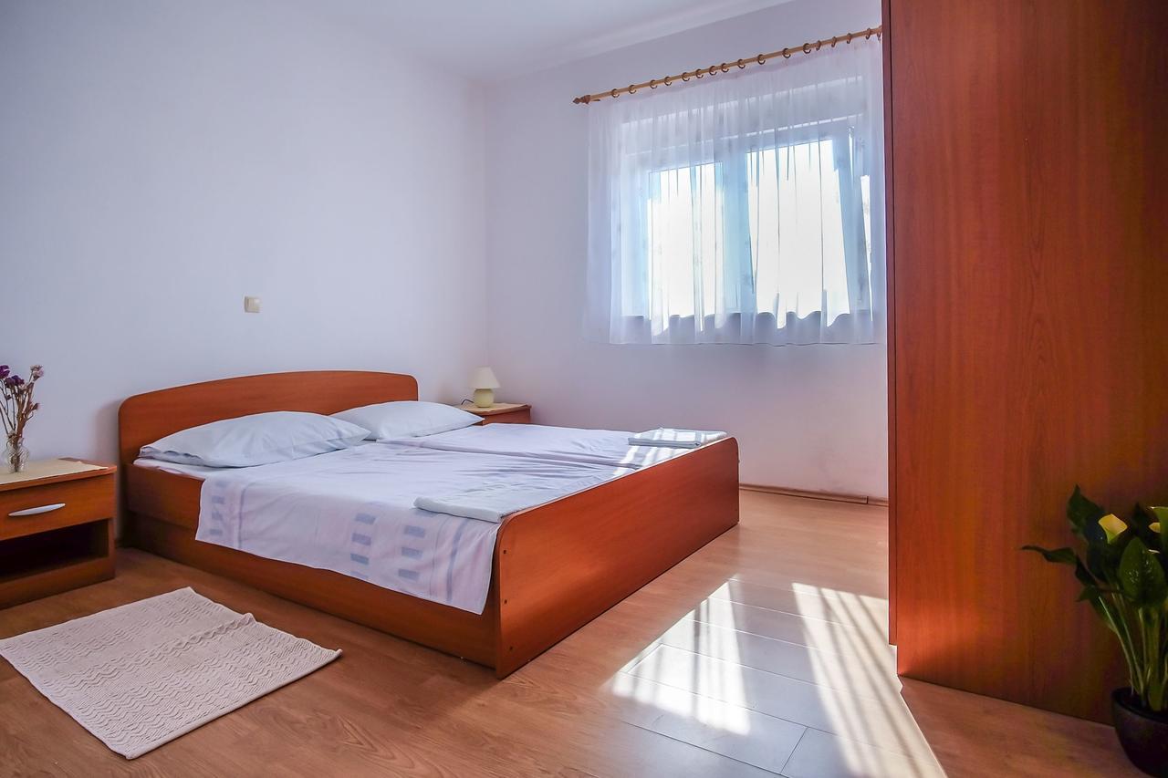 Apartments Jasmin Barbat na Rabu Екстер'єр фото