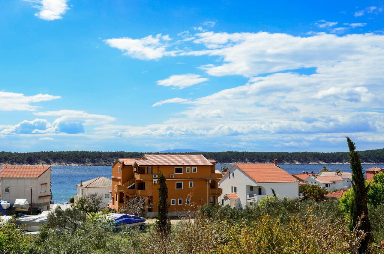 Apartments Jasmin Barbat na Rabu Екстер'єр фото