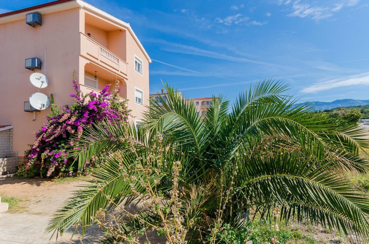 Apartments Jasmin Barbat na Rabu Екстер'єр фото