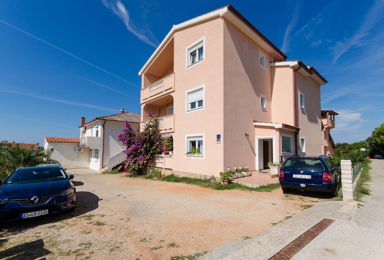 Apartments Jasmin Barbat na Rabu Екстер'єр фото