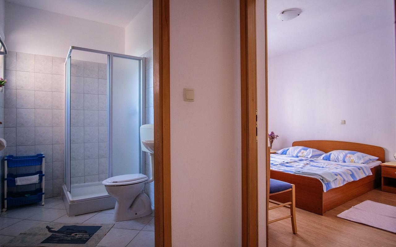 Apartments Jasmin Barbat na Rabu Екстер'єр фото