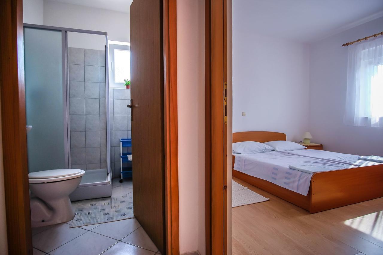 Apartments Jasmin Barbat na Rabu Екстер'єр фото