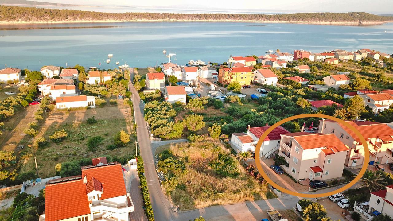 Apartments Jasmin Barbat na Rabu Екстер'єр фото
